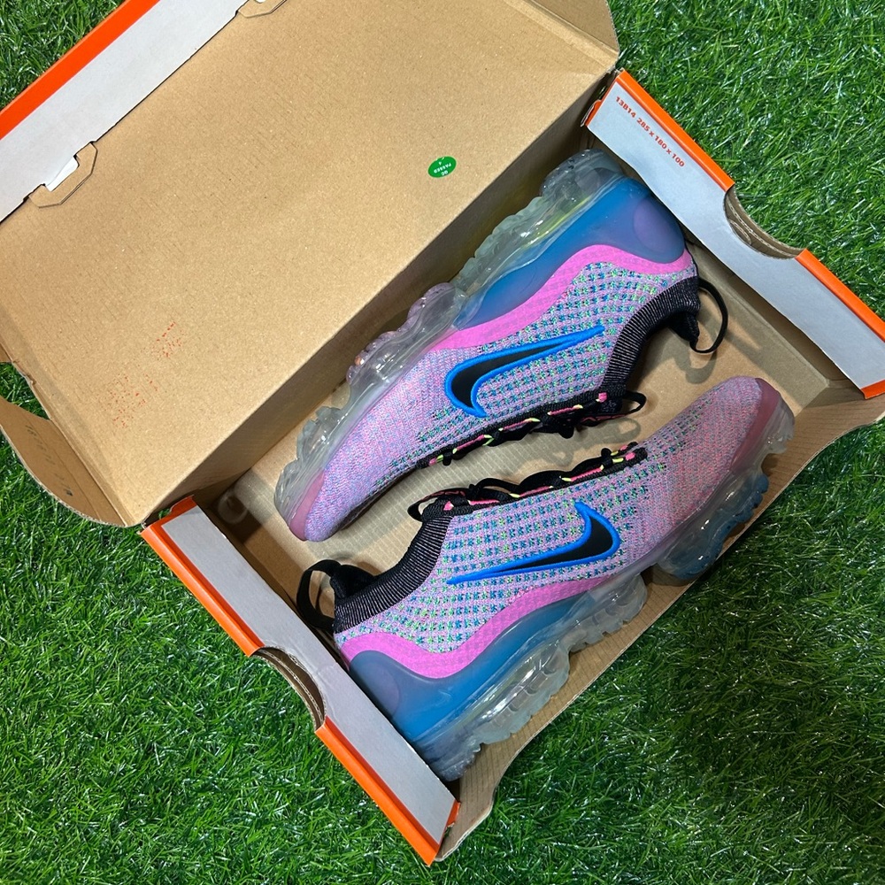 Wmns Nike Vapormax - Size 6W - Brand New